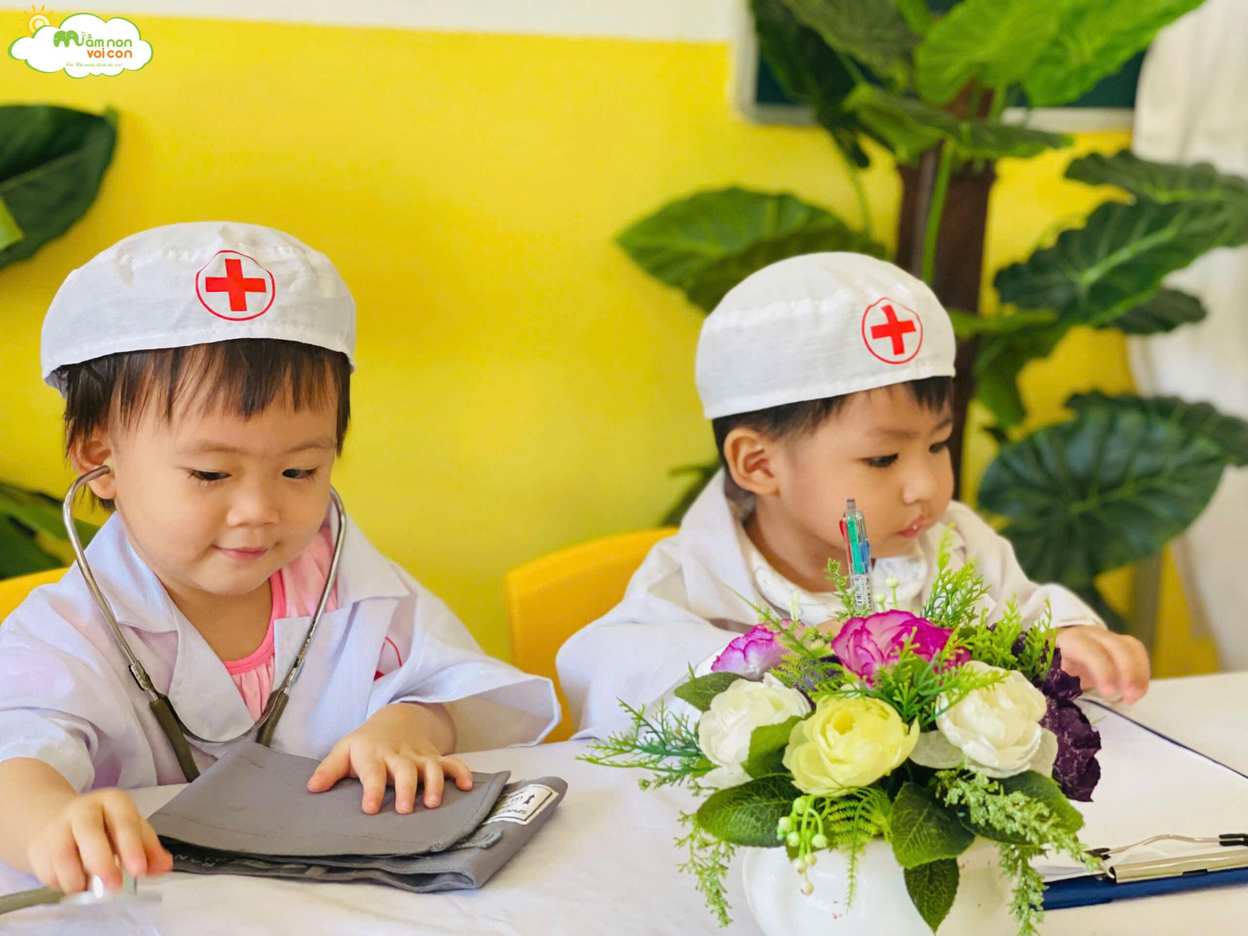 MỘT NGÀY TRẢI NGHIỆM LÀM BÁC SĨ SẼ NHƯ THẾ NÀO? - TRƯỜNG MẦM NON VOI CON