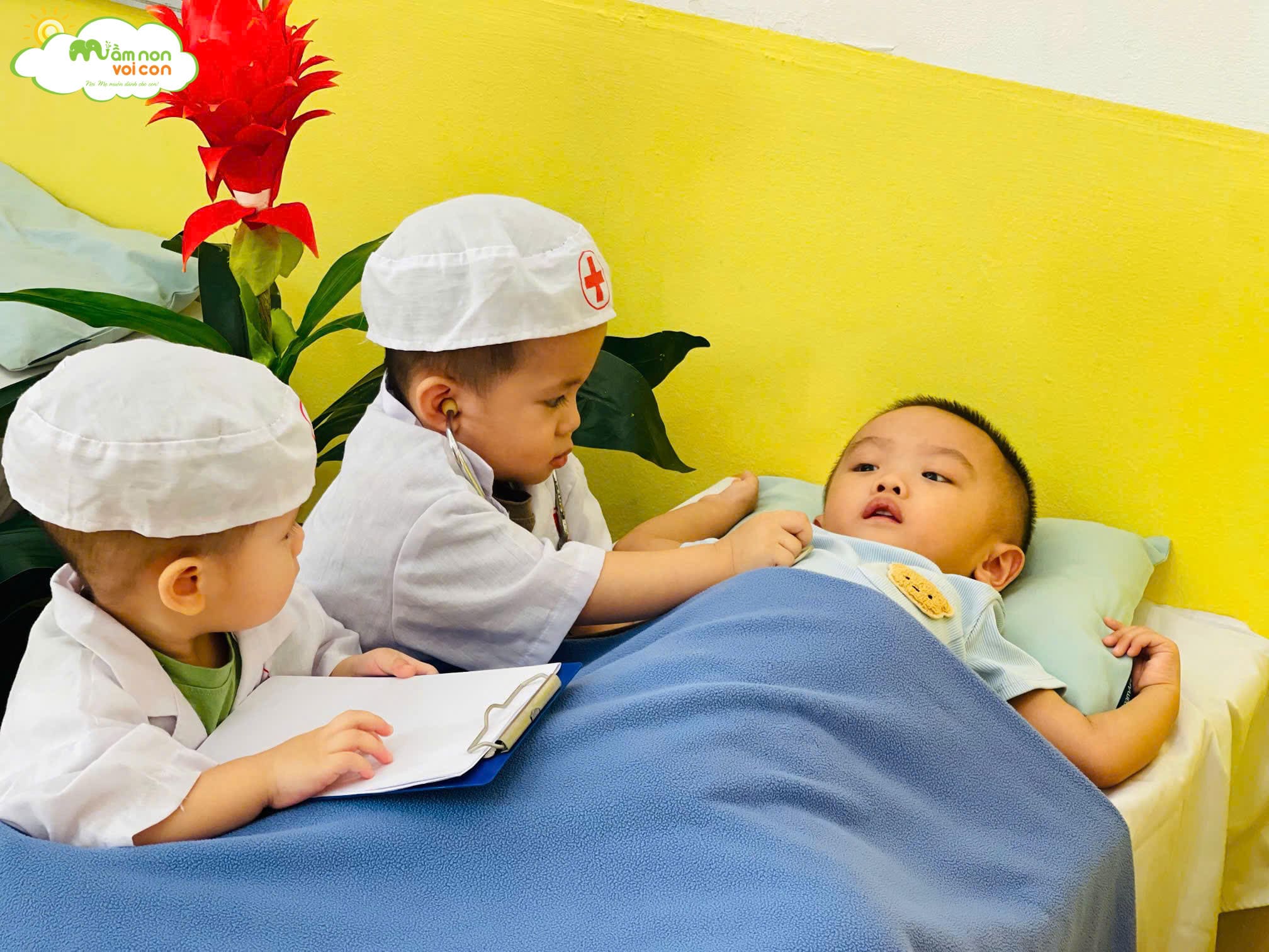 MỘT NGÀY TRẢI NGHIỆM LÀM BÁC SĨ SẼ NHƯ THẾ NÀO? MỘT NGÀY TRẢI NGHIỆM LÀM BÁC SĨ SẼ NHƯ THẾ NÀO? - TRƯỜNG MẦM NON VOI CON