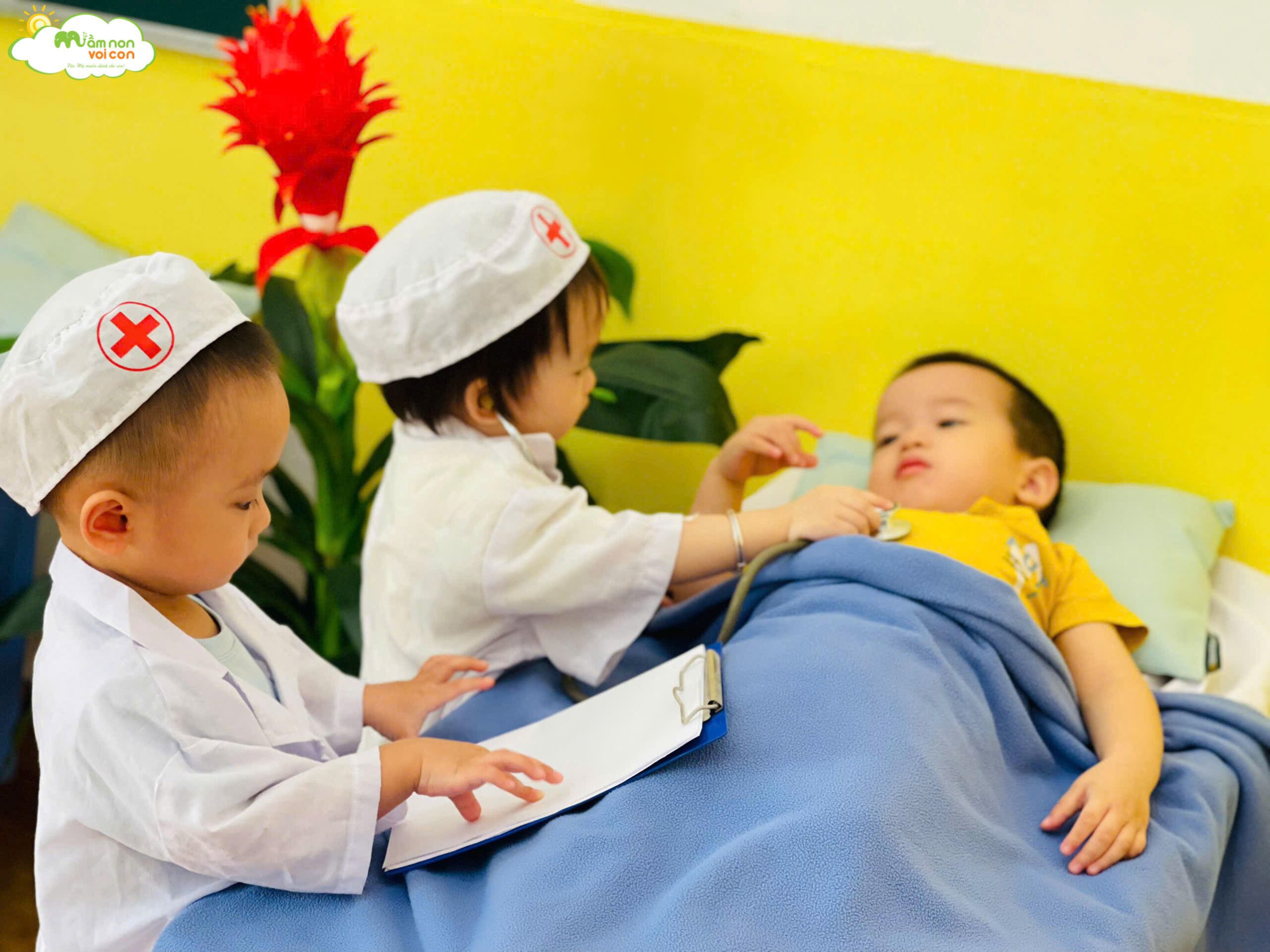 MỘT NGÀY TRẢI NGHIỆM LÀM BÁC SĨ SẼ NHƯ THẾ NÀO? MỘT NGÀY TRẢI NGHIỆM LÀM BÁC SĨ SẼ NHƯ THẾ NÀO? - TRƯỜNG MẦM NON VOI CON