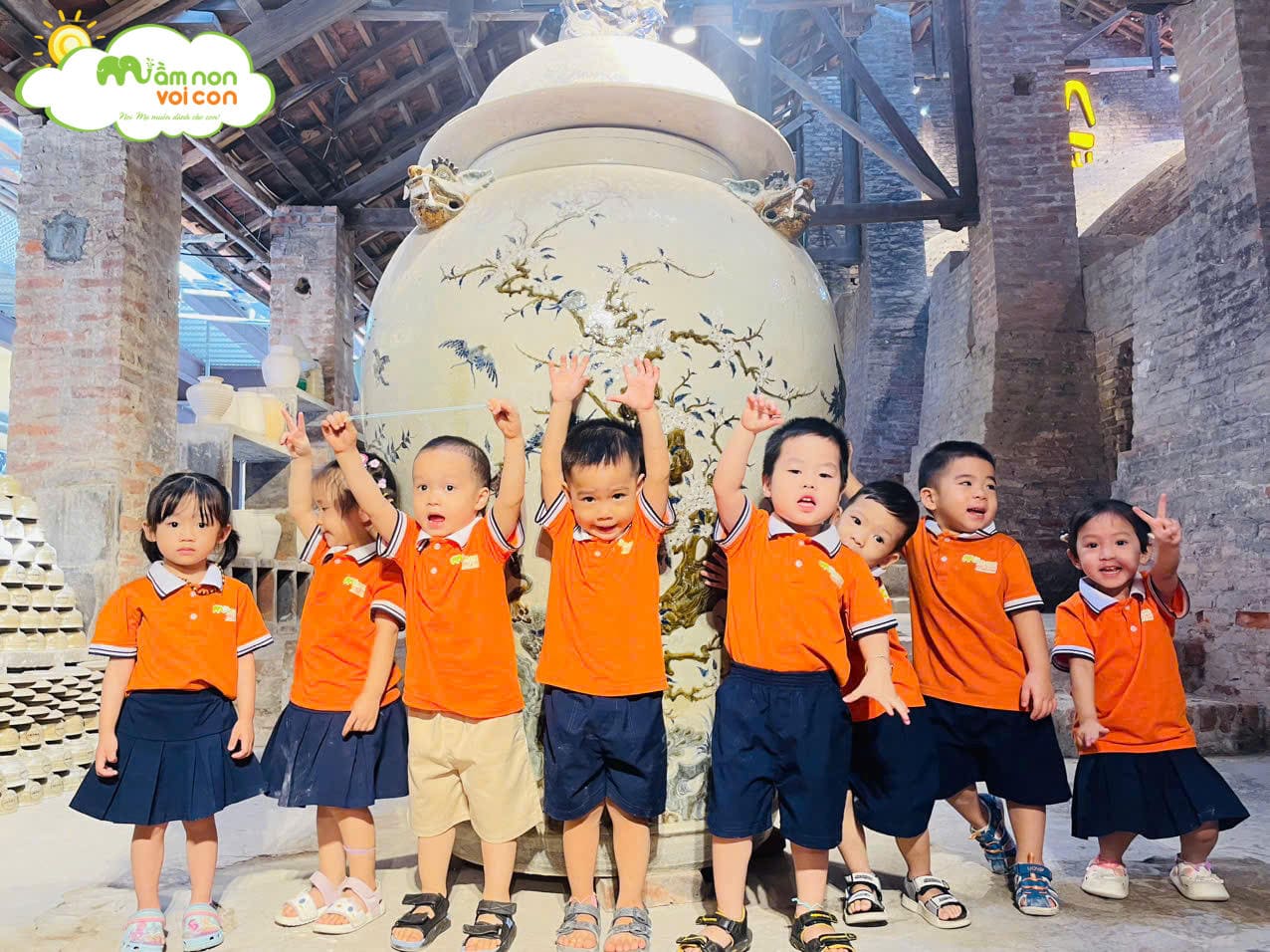 CHUYẾN THAM QUAN LÀNG GỐM BÁT TRÀNG – NHỮNG BÀN TAY NHỎ KHÉO LÉO VÀ SÁNG TẠO - TRƯỜNG MẦM NON VOI CON