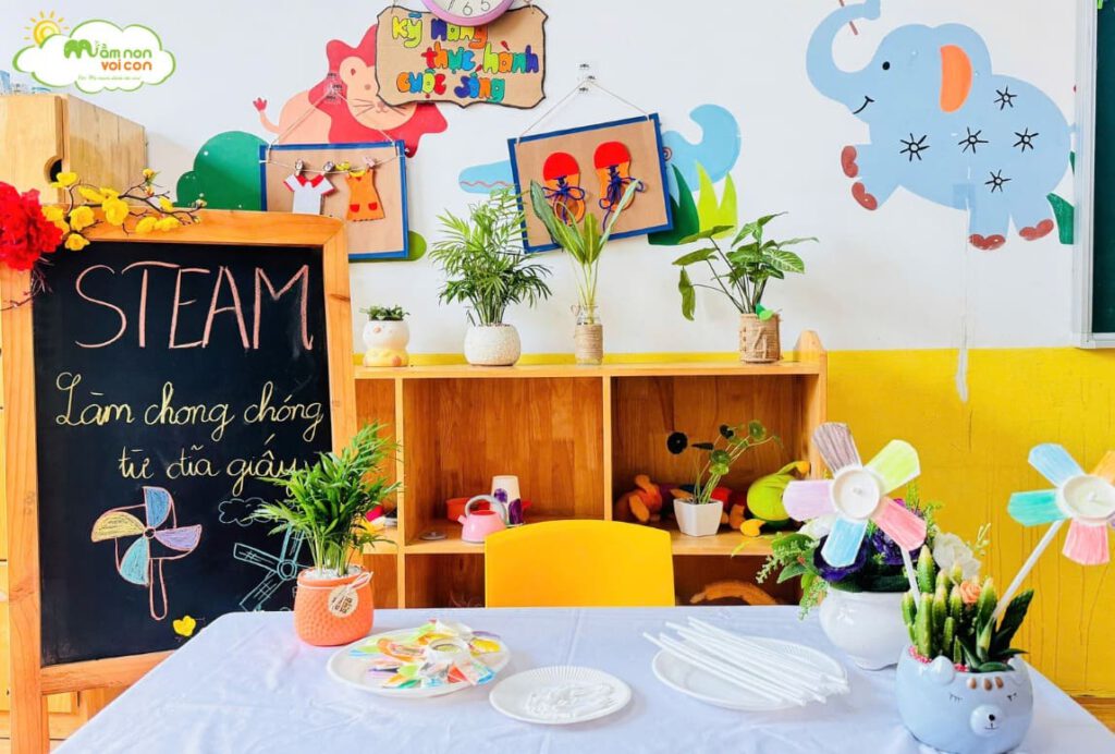 TẠO HÌNH SÁNG TẠO: BÉ LÀM CHONG CHÓNG TỪ ĐĨA GIẤY - TRƯỜNG MẦM NON VOI CON