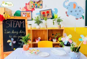 TẠO HÌNH SÁNG TẠO: BÉ LÀM CHONG CHÓNG TỪ ĐĨA GIẤY - TRƯỜNG MẦM NON VOI CON