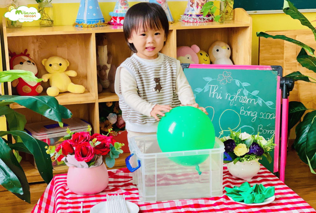 THÍ NGHIỆM: “BÓNG XOA, BÓNG THỞ” - TRƯỜNG MẦM NON VOI CON