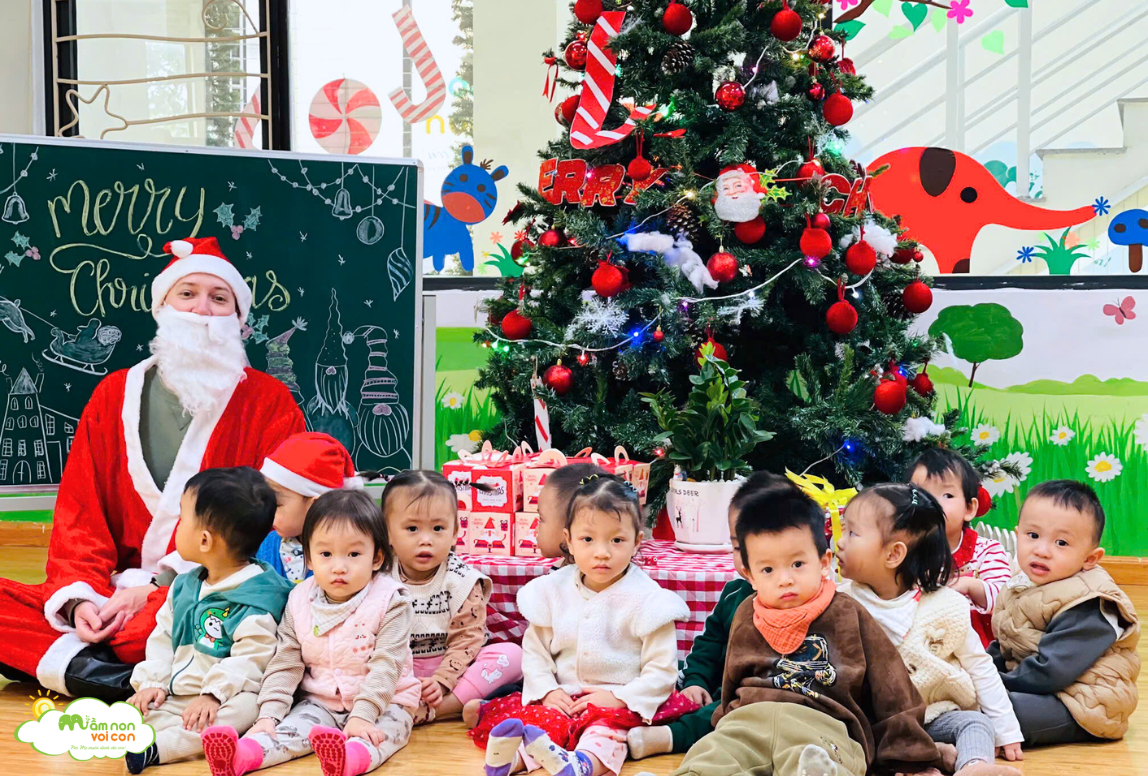 MERRY CHRISTMAS AND HAPPY NEW YEAR 2025 - TRƯỜNG MẦM NON VOI CON