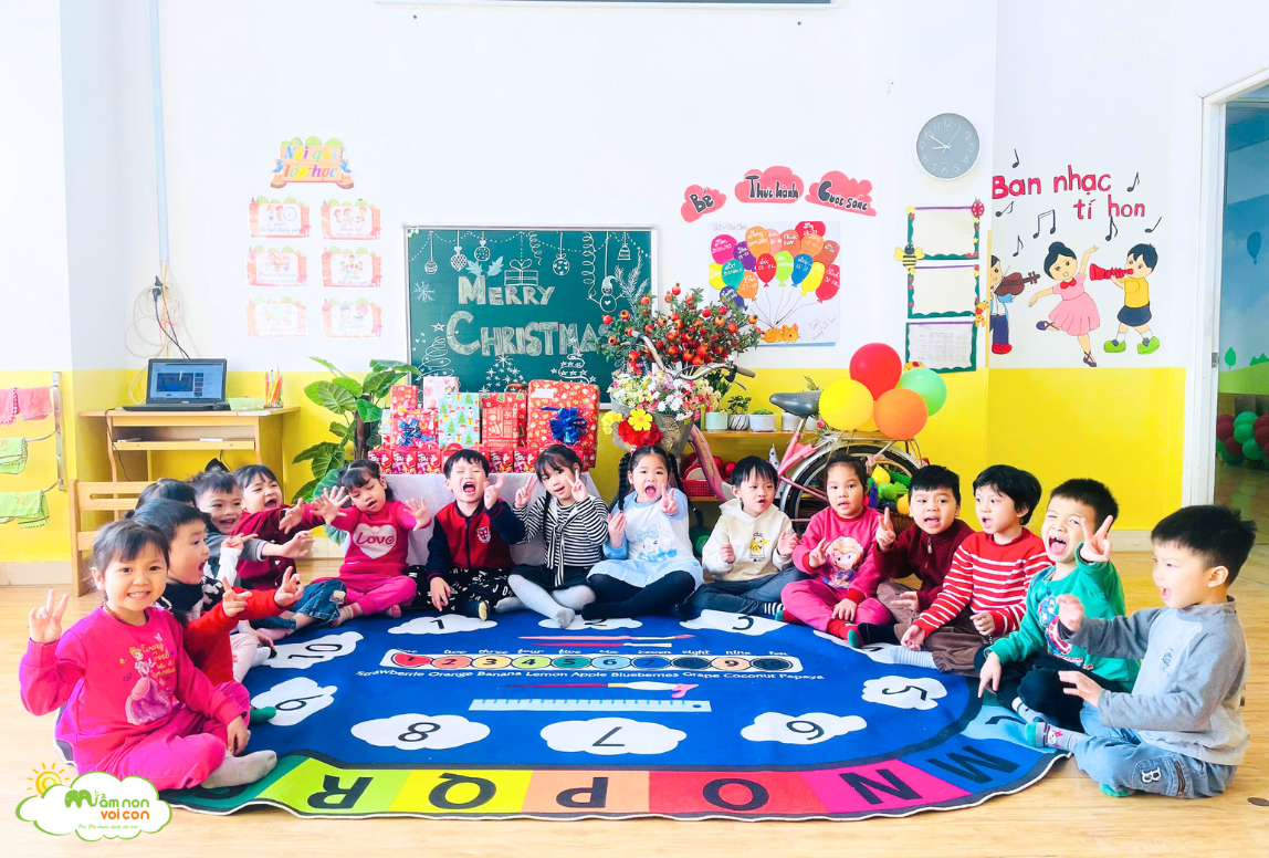 MERRY CHRISTMAS AND HAPPY NEW YEAR 2025 - TRƯỜNG MẦM NON VOI CON