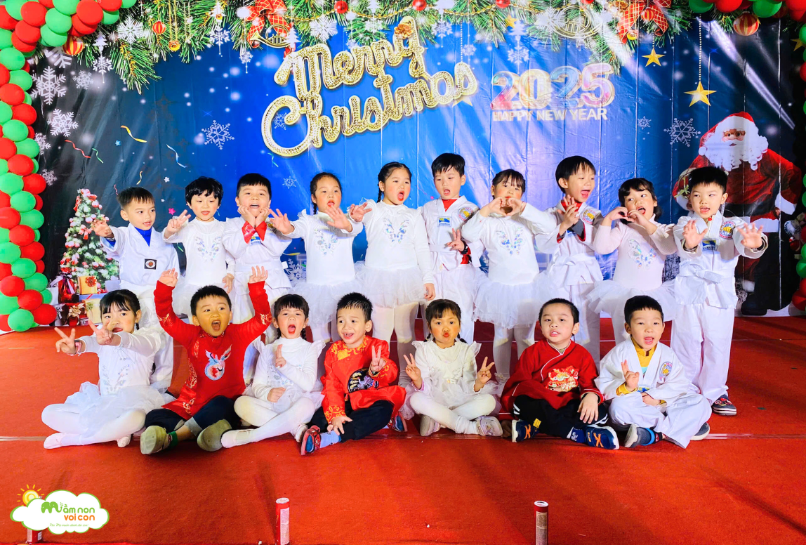 MERRY CHRISTMAS AND HAPPY NEW YEAR 2025 - TRƯỜNG MẦM NON VOI CON