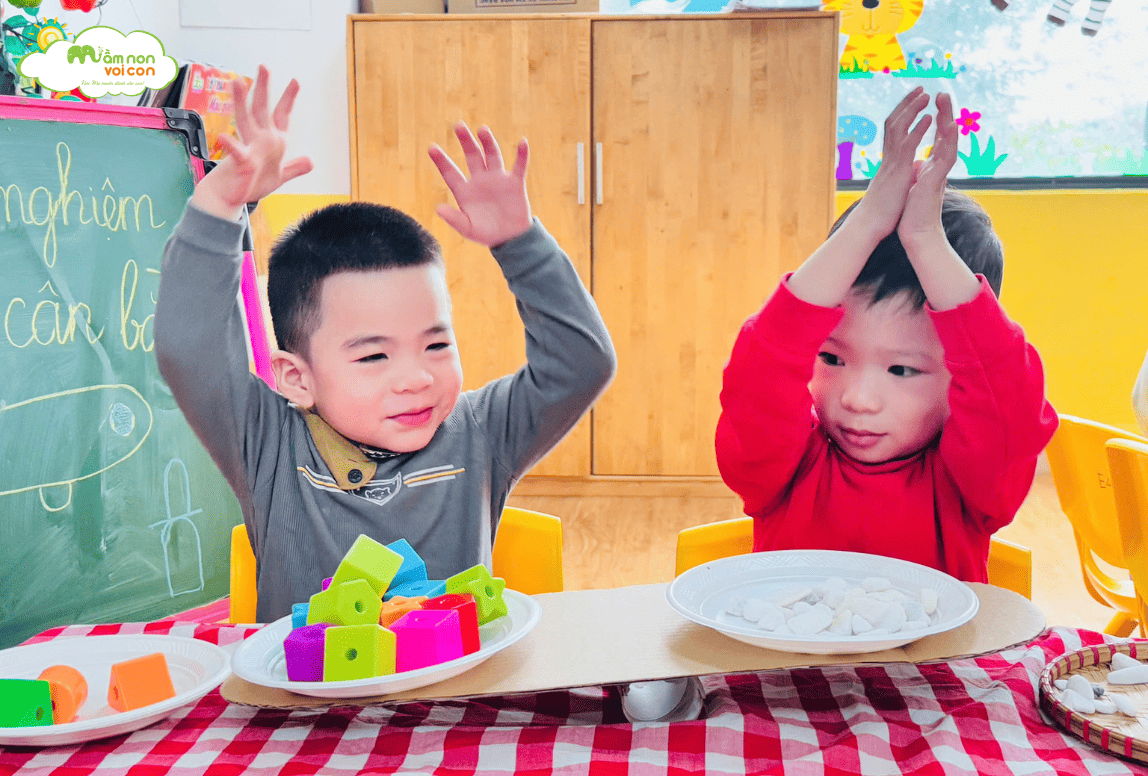 THÍ NGHIỆM: SỰ CÂN BẰNG - TRƯỜNG MẦM NON VOI CON