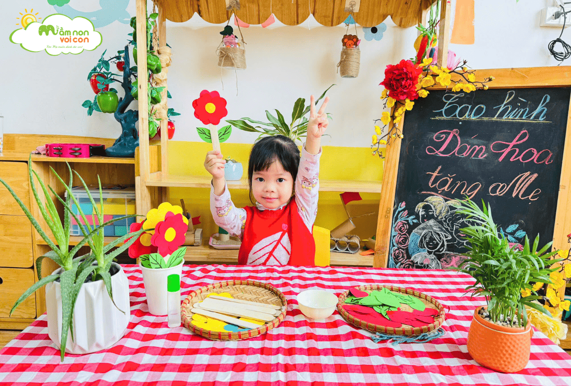𝐇𝐀𝐏𝐏𝐘 𝐖𝐎𝐌𝐄𝐍'𝐒 𝐃𝐀𝐘 𝟖/𝟑 - TẠO HÌNH DÁN HOA TẶNG MẸ - TRƯỜNG MẦM NON VOI CON