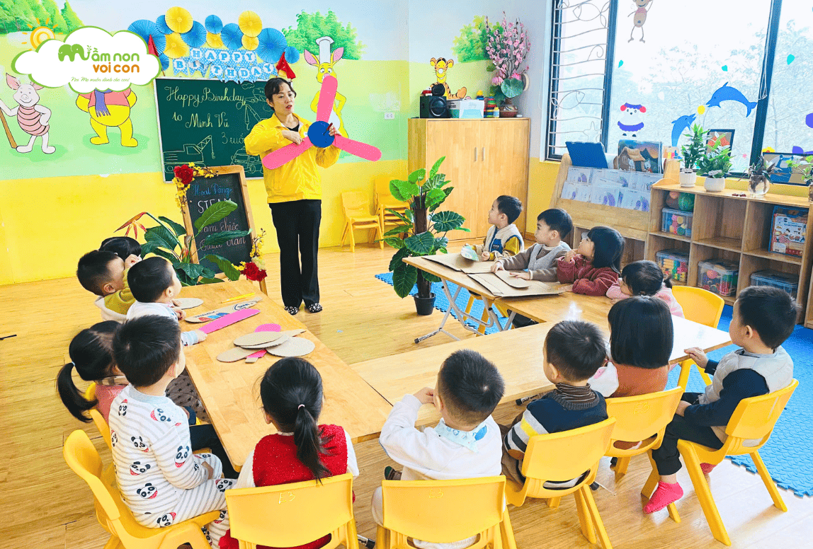 STEAM: “LÀM QUẠT TRẦN TỪ VẬT LIỆU TÁI CHẾ” - TRƯỜNG MẦM NON VOI CON