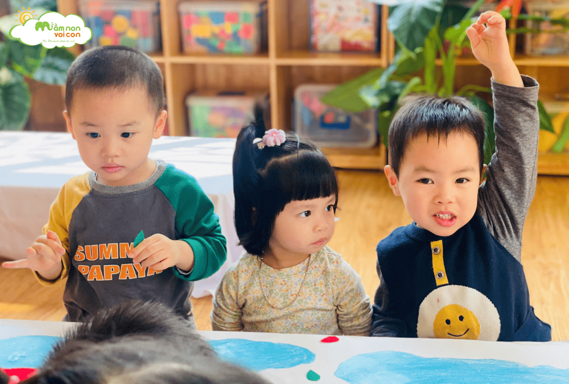 TẠO HÌNH: “TRANG TRÍ ĐÁM MÂY CỦA BÉ” - TRƯỜNG MẦM NON VOI CON