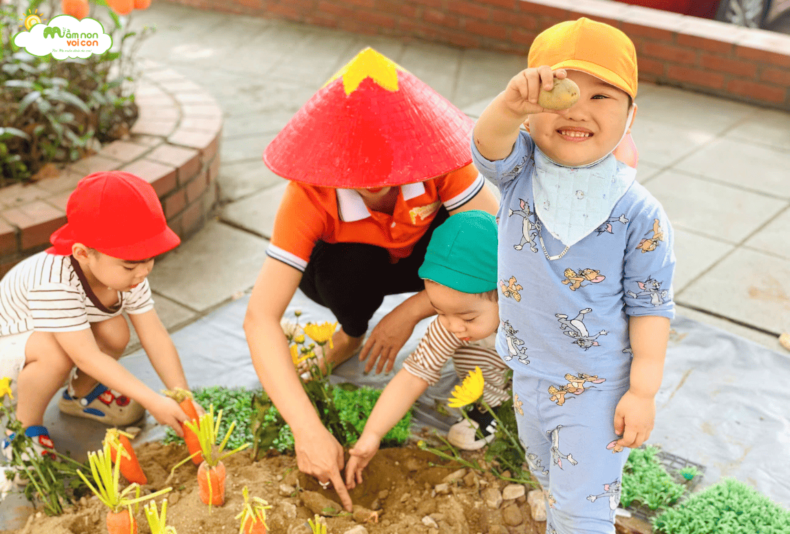 MỘT NGÀY LÀM BÁC NÔNG DÂN THU HOẠCH NÔNG SẢN - TRƯỜNG MẦM NON VOI CON