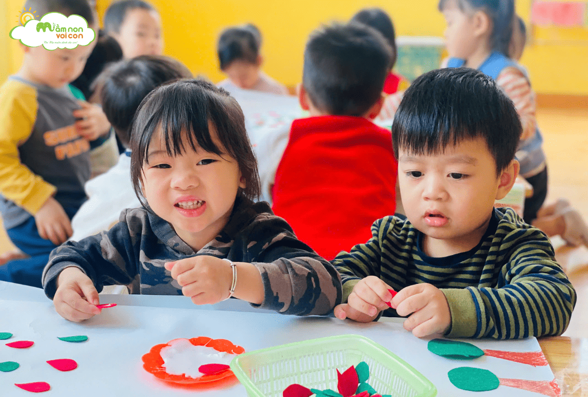 TẠO HÌNH: “TRANG TRÍ ĐÁM MÂY CỦA BÉ” - TRƯỜNG MẦM NON VOI CON