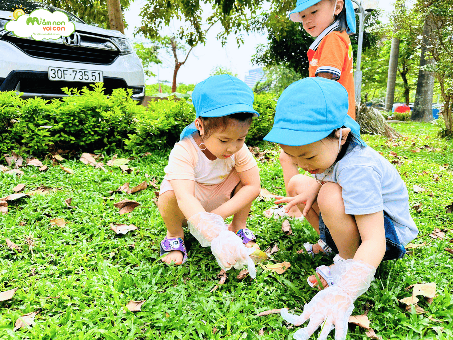 MỘT NGÀY “HÓA THÂN” THÀNH CÔ CHÚ CÔNG NHÂN VỆ SINH MÔI TRƯỜNG - TRƯỜNG MẦM NON VOI CON