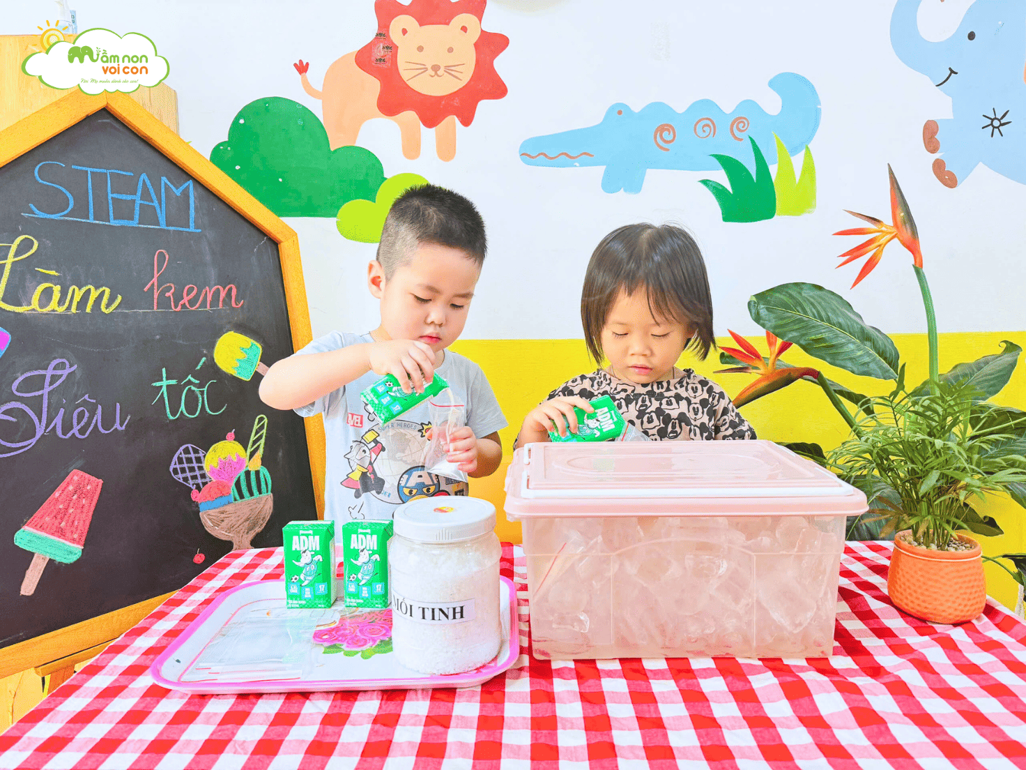 KHÁM PHÁ CÔNG NGHỆ “LÀM KEM SIÊU TỐC” CỦA CÁC NHÀ KHOA HỌC NHÍ E4 - TRƯỜNG MẦM NON VOI CON