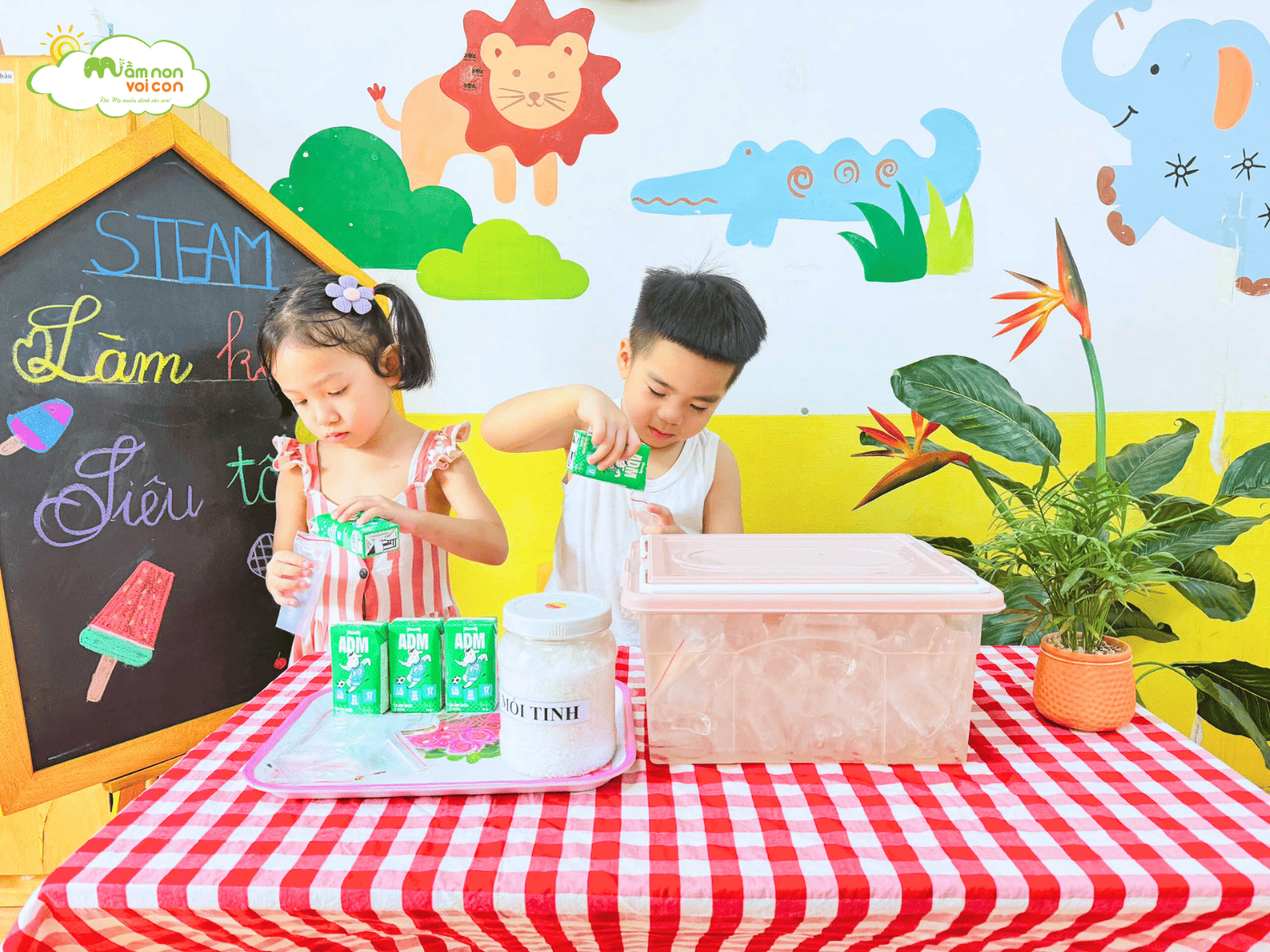 KHÁM PHÁ CÔNG NGHỆ “LÀM KEM SIÊU TỐC” CỦA CÁC NHÀ KHOA HỌC NHÍ E4 - TRƯỜNG MẦM NON VOI CON