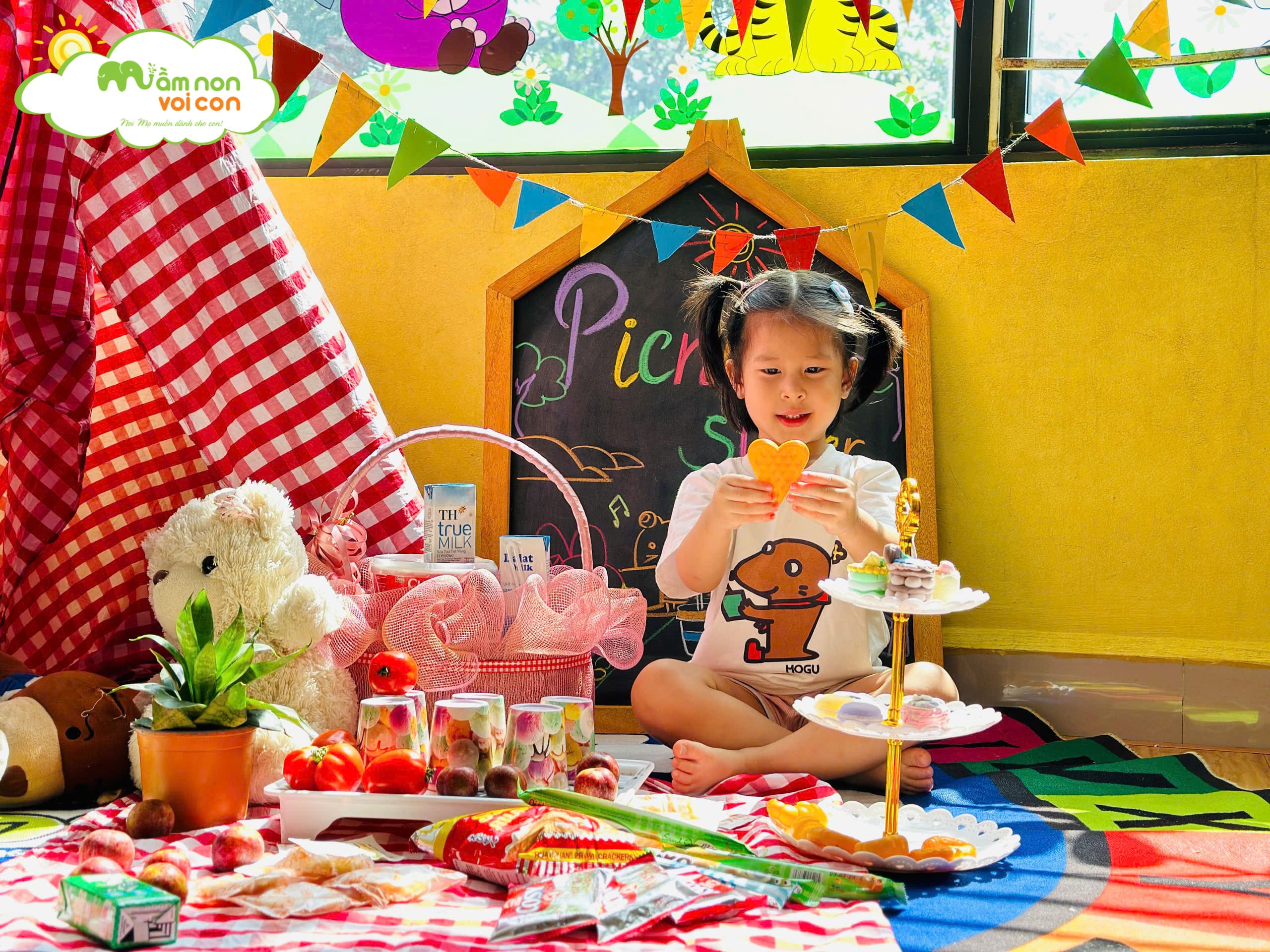PICNIC TRONG LỚP – NGẬP TRÀN TIẾNG CƯỜI VÀ KỶ NIỆM TUỔI THƠ - TRƯỜNG MẦM NON VOI CON