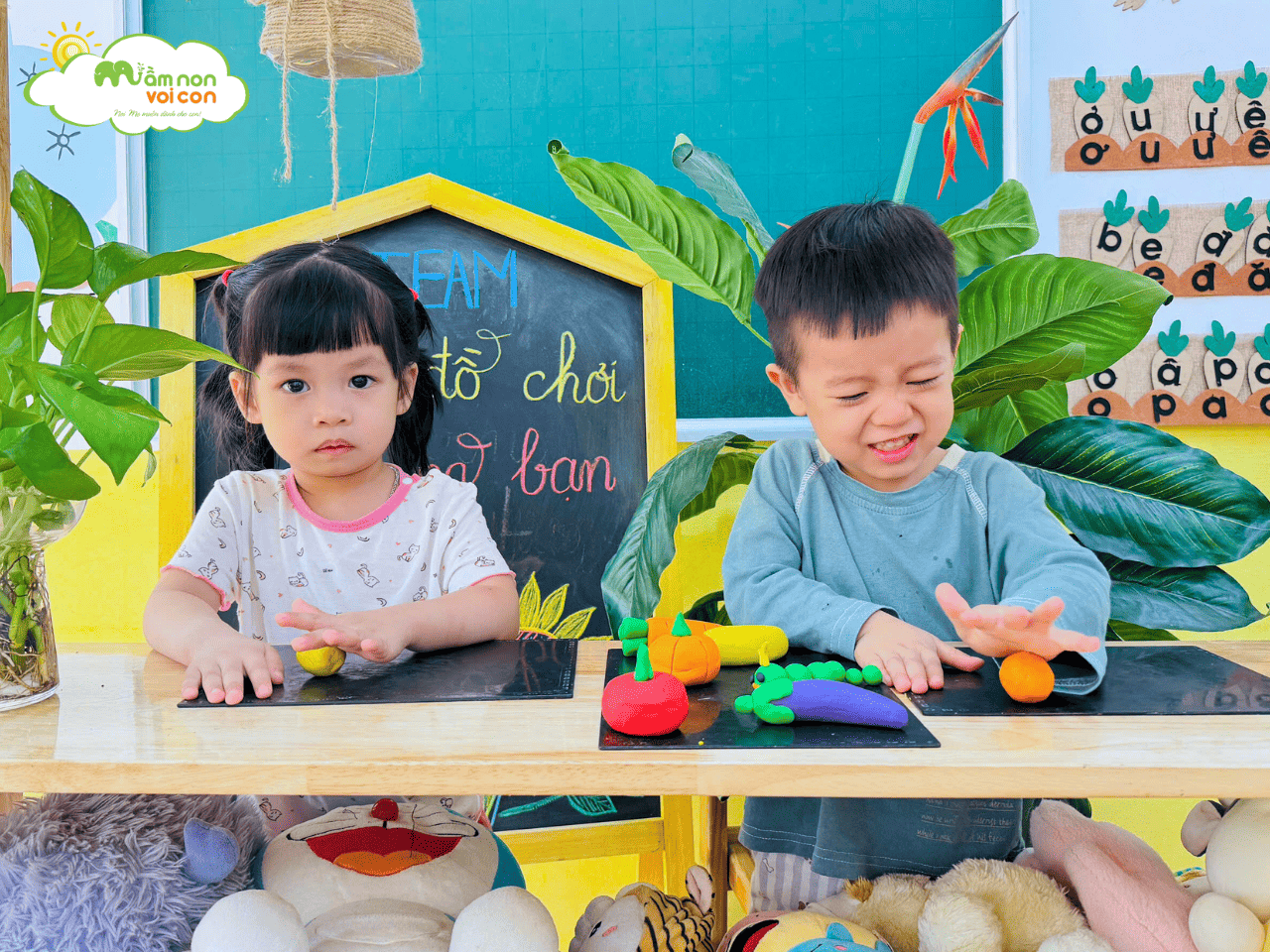 NẶN ĐỒ CHƠI – TRAO TẶNG YÊU THƯƠNG NẶN ĐỒ CHƠI – TRAO TẶNG YÊU THƯƠNG - TRƯỜNG MẦM NON VOI CON