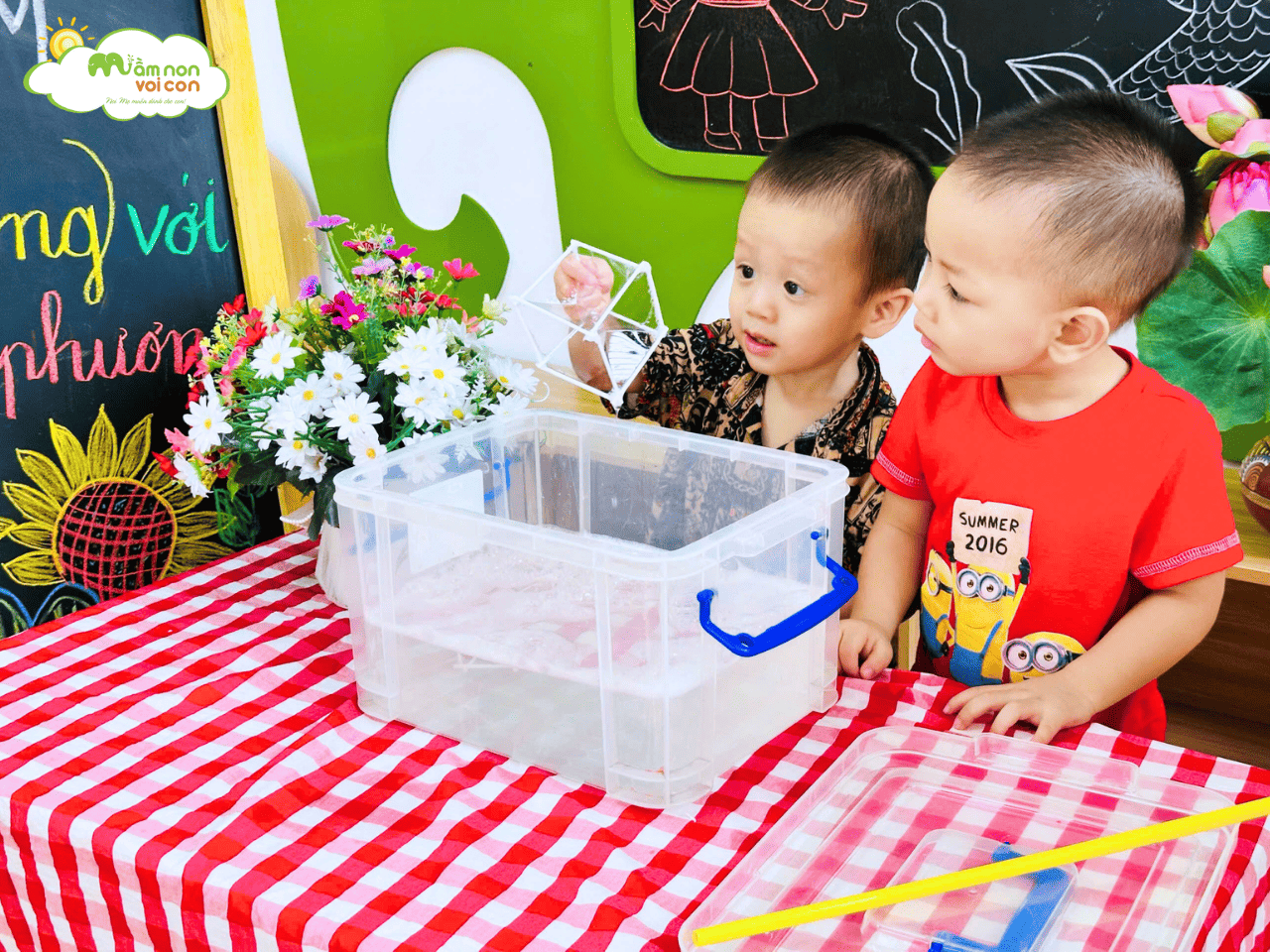 BÓNG BÓNG VỚI HÌNH LẬP PHƯƠNG – TRÒ CHƠI KỲ DIỆU CỦA BÉ E3 - TRƯỜNG MẦM NON VOI CON