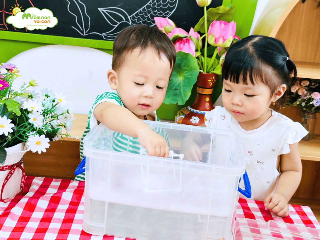 BÓNG BÓNG VỚI HÌNH LẬP PHƯƠNG – TRÒ CHƠI KỲ DIỆU CỦA BÉ E3 - TRƯỜNG MẦM NON VOI CON