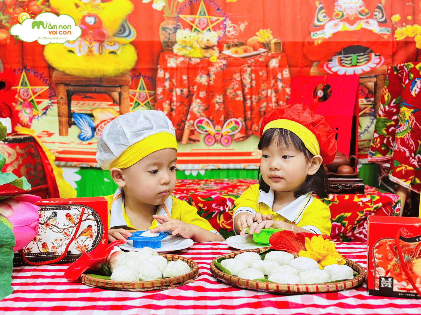 HƯƠNG VỊ TRUNG THU NGỌT NGÀO – BÉ TẬP LÀM BÁNH TRUNG THU HƯƠNG VỊ TRUNG THU NGỌT NGÀO – BÉ TẬP LÀM BÁNH TRUNG THU - TRƯỜNG MẦM NON VOI CON