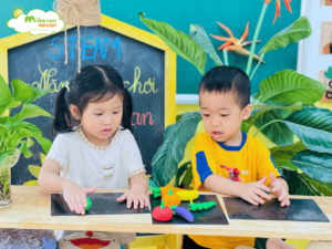 NẶN ĐỒ CHƠI – TRAO TẶNG YÊU THƯƠNG - TRƯỜNG MẦM NON VOI CON