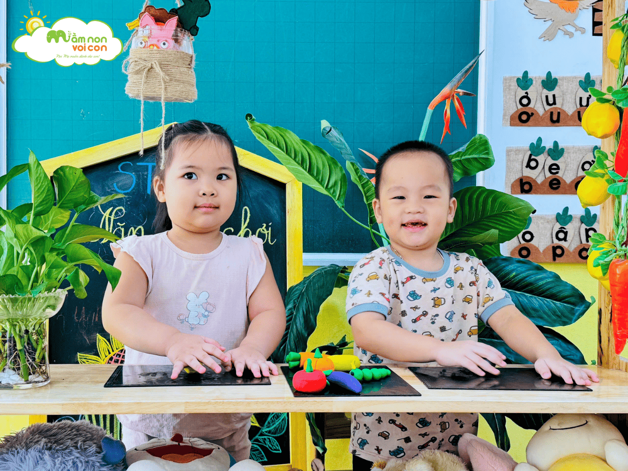 NẶN ĐỒ CHƠI – TRAO TẶNG YÊU THƯƠNG NẶN ĐỒ CHƠI – TRAO TẶNG YÊU THƯƠNG - TRƯỜNG MẦM NON VOI CON