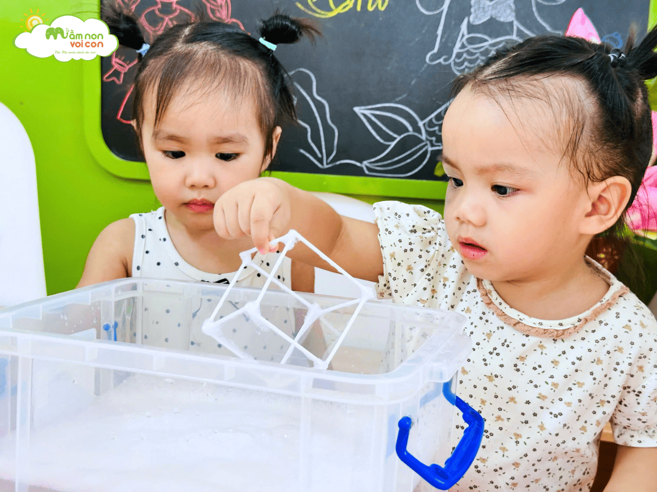 BÓNG BÓNG VỚI HÌNH LẬP PHƯƠNG – TRÒ CHƠI KỲ DIỆU CỦA BÉ E3 - TRƯỜNG MẦM NON VOI CON