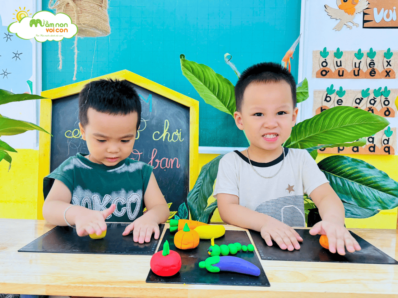 NẶN ĐỒ CHƠI – TRAO TẶNG YÊU THƯƠNG NẶN ĐỒ CHƠI – TRAO TẶNG YÊU THƯƠNG - TRƯỜNG MẦM NON VOI CON