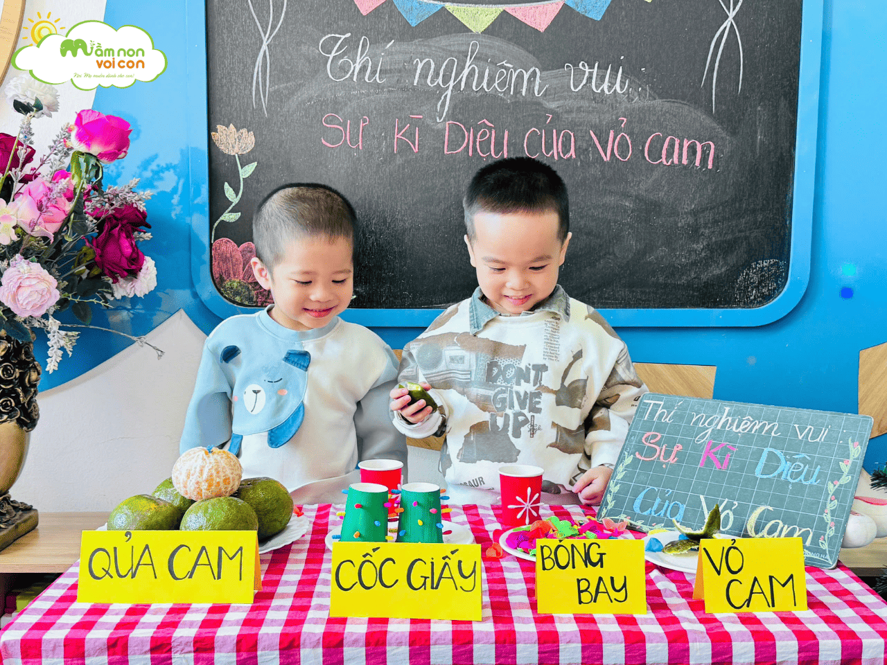 THÍ NGHIỆM VUI – “SỰ KÌ DIỆU CỦA VỎ CAM” CỦA CÁC BÉ LỚP E4 - TRƯỜNG MẦM NON VOI CON