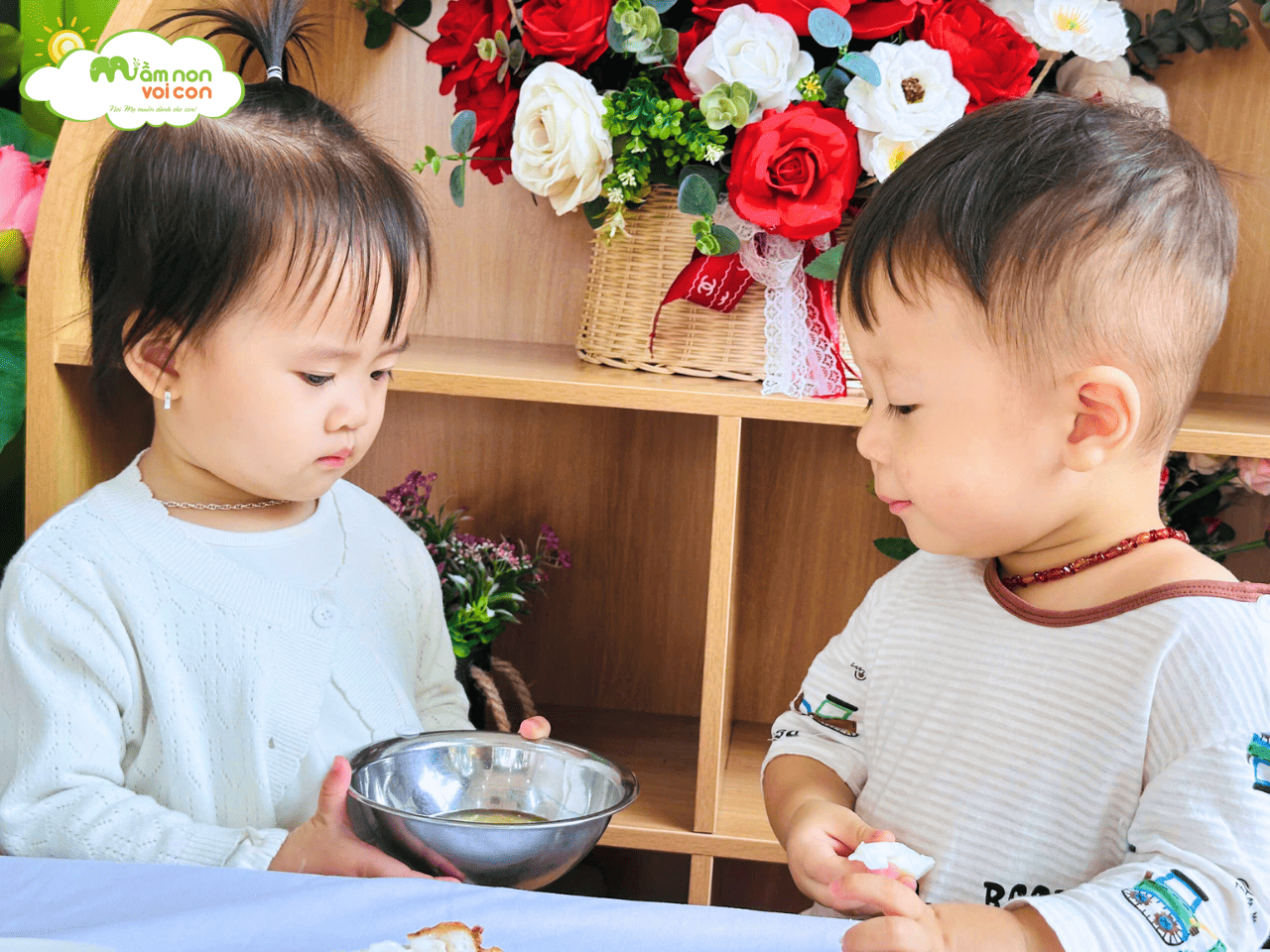 KHÁM PHÁ “TRỨNG CHÍN – TRỨNG SỐNG” CÙNG CÁC BẠN NHỎ LỚP E3 - TRƯỜNG MẦM NON VOI CON