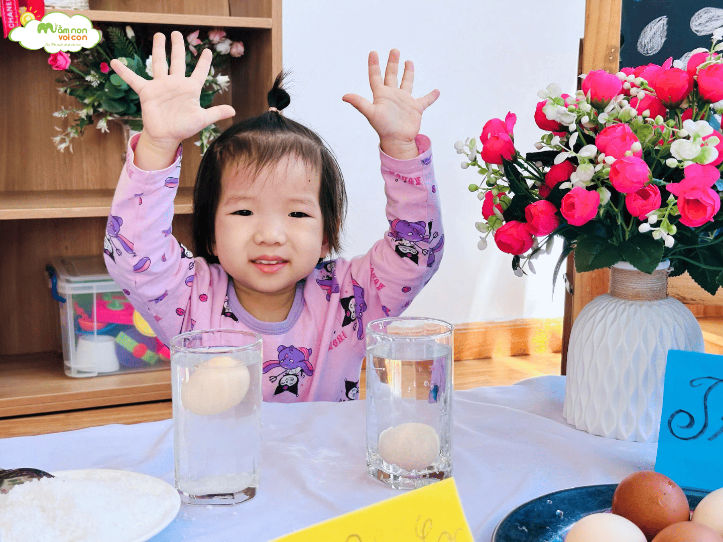 THÍ NGHIỆM “TRỨNG CHÌM – TRỨNG NỔI” CỰC THÚ VỊ CỦA CÁC BẠN NHỎ LỚP E3 - TRƯỜNG MẦM NON VOI CON