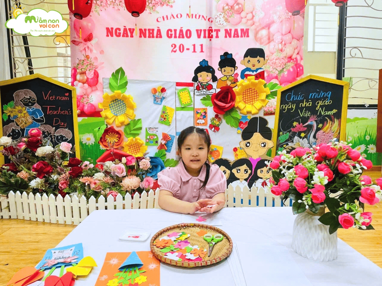 E7 KHÉO TAY LÀM THIỆP – GỬI NGÀN YÊU THƯƠNG ĐẾN CÔ - TRƯỜNG MẦM NON VOI CON