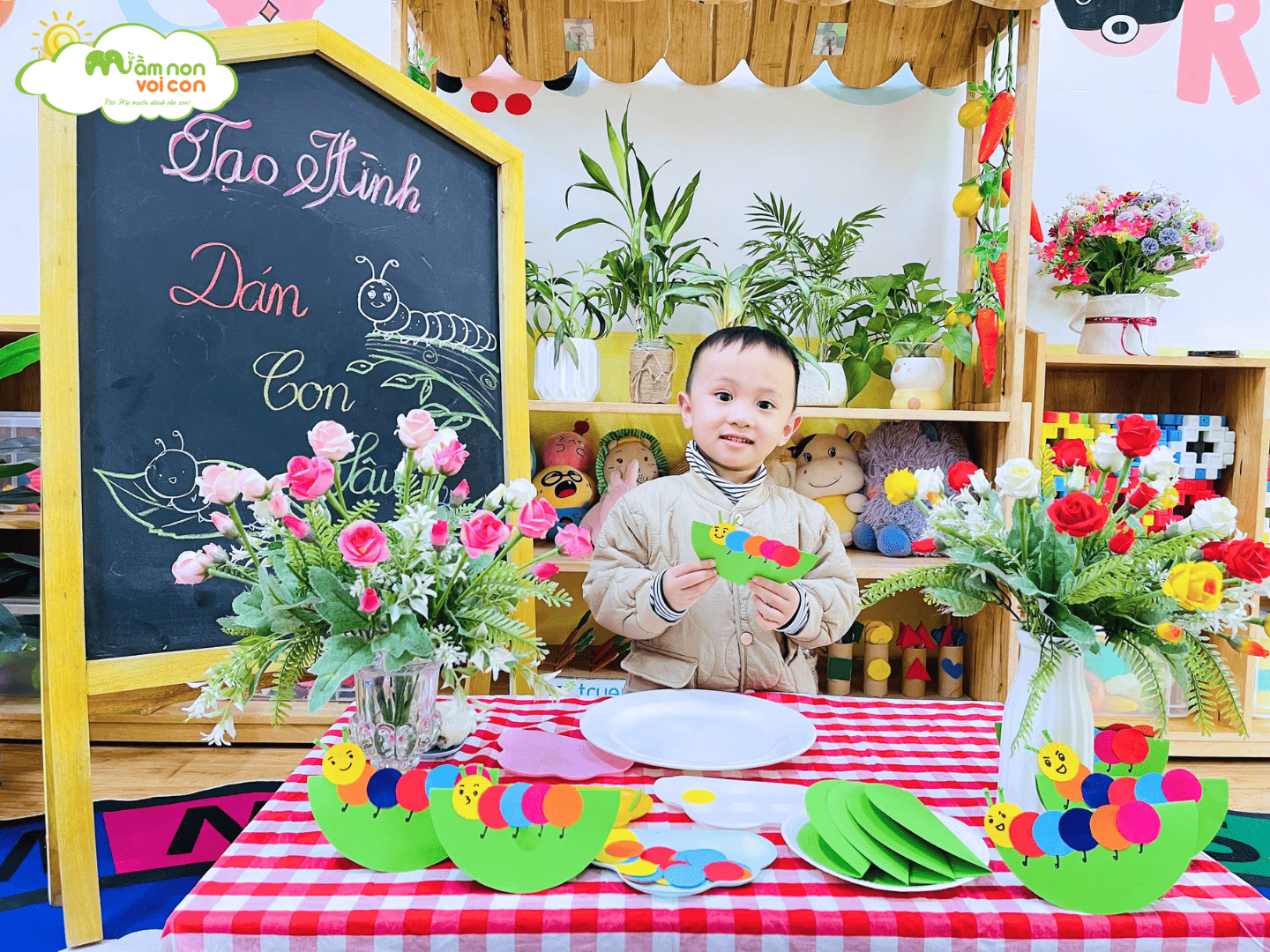 HOẠT ĐỘNG TẠO HÌNH: DÁN CON SÂU HOẠT ĐỘNG TẠO HÌNH: DÁN CON SÂU - TRƯỜNG MẦM NON VOI CON