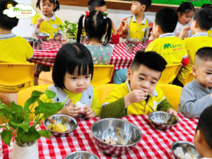 TIỆC BUFFET NOEL – BỮA TIỆC YÊU THƯƠNG TẠI MẦM NON VOI CON - TRƯỜNG MẦM NON VOI CON