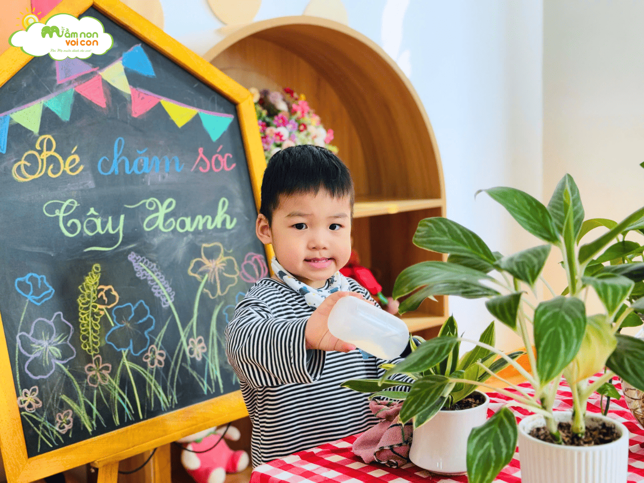 HOẠT ĐỘNG TRẢI NGHIỆM: “BÉ CHĂM SÓC CÂY XANH” - TRƯỜNG MẦM NON VOI CON