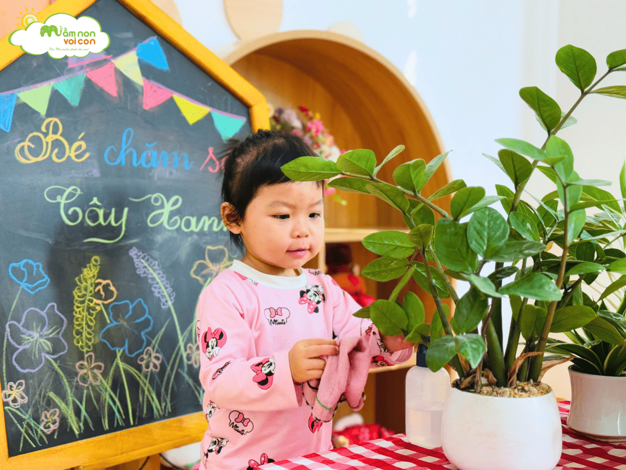 HOẠT ĐỘNG TRẢI NGHIỆM: “BÉ CHĂM SÓC CÂY XANH” - TRƯỜNG MẦM NON VOI CON