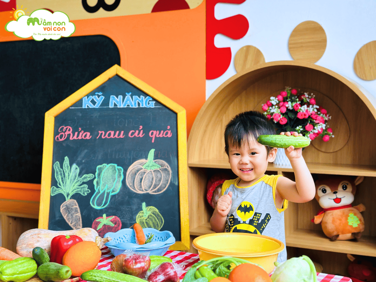 BÉ LỚP E2 HÀO HỨNG HỌC KỸ NĂNG RỬA RAU CỦ QUẢ - TRƯỜNG MẦM NON VOI CON