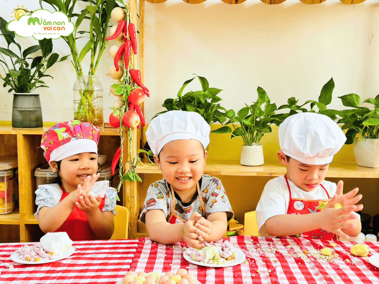 BÉ TẬP LÀM ĐẦU BẾP – NGỌT NGÀO BÁNH TRÔI NƯỚC - TRƯỜNG MẦM NON VOI CON