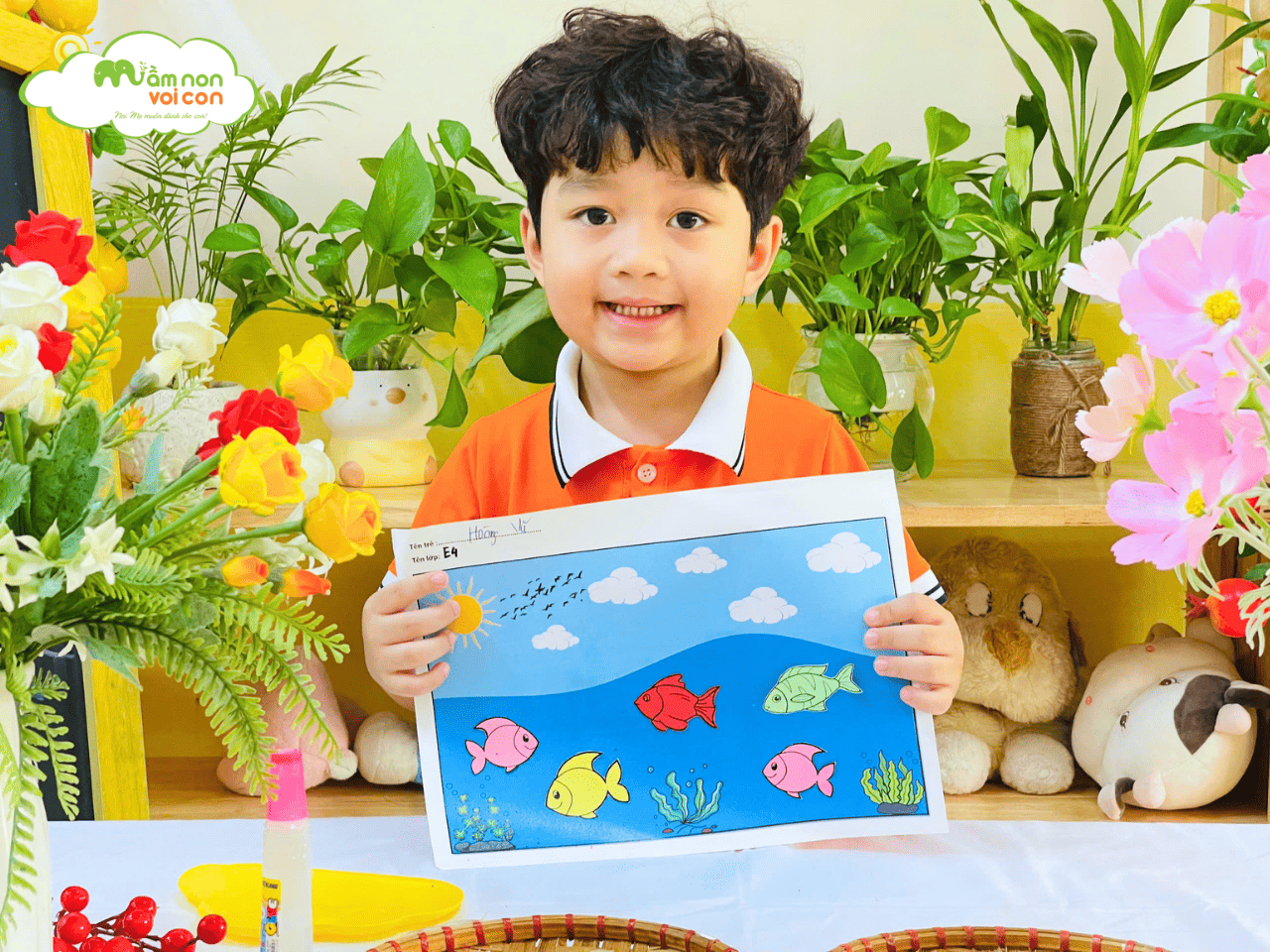 ĐẠI DƯƠNG RỰC RỠ: BÉ DÁN ĐÀN CÁ BƠI - TRƯỜNG MẦM NON VOI CON