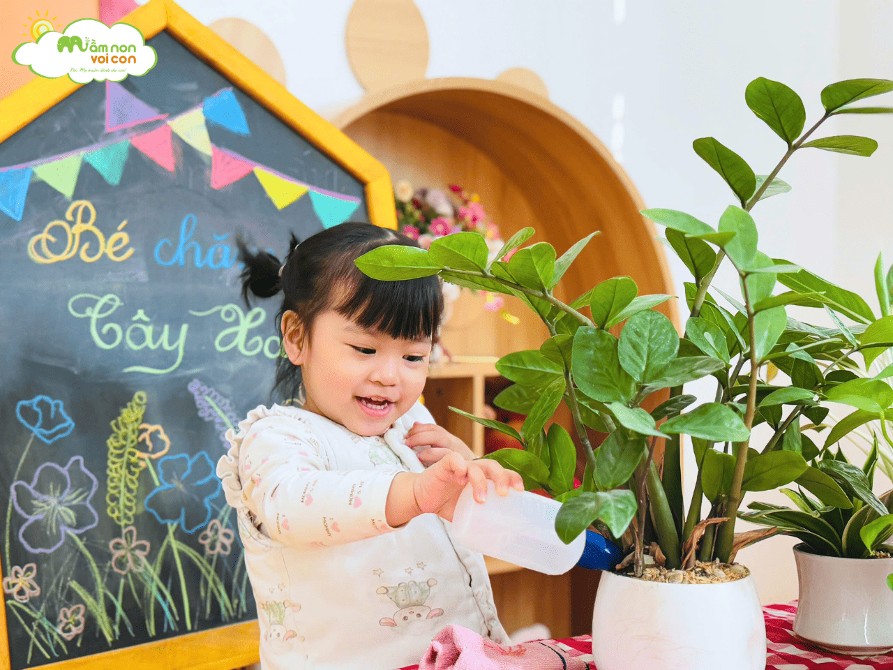 HOẠT ĐỘNG TRẢI NGHIỆM: “BÉ CHĂM SÓC CÂY XANH” - TRƯỜNG MẦM NON VOI CON