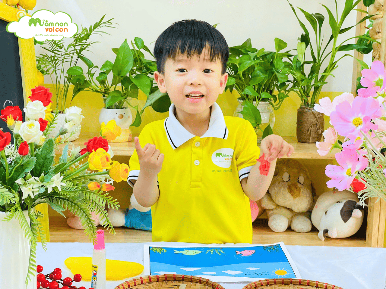 ĐẠI DƯƠNG RỰC RỠ: BÉ DÁN ĐÀN CÁ BƠI - TRƯỜNG MẦM NON VOI CON