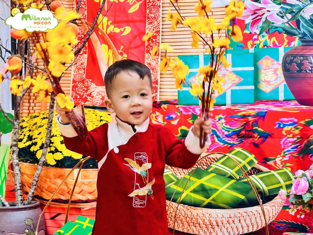 XUÂN KHẼ GHÉ QUA LỚP E3 XUÂN KHẼ GHÉ QUA LỚP E3 - TRƯỜNG MẦM NON VOI CON