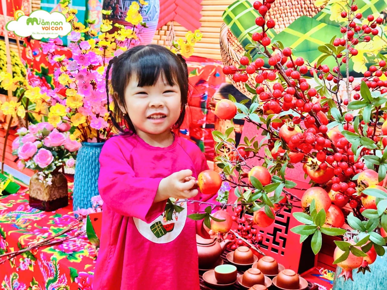 XUÂN KHẼ GHÉ QUA LỚP E3 XUÂN KHẼ GHÉ QUA LỚP E3 - TRƯỜNG MẦM NON VOI CON