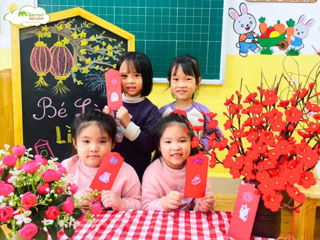 HOẠT ĐỘNG “BÉ LÀM LÌ XÌ” – GỬI GẮM LỘC XUÂN TỪ ĐÔI TAY NHỎ - TRƯỜNG MẦM NON VOI CON