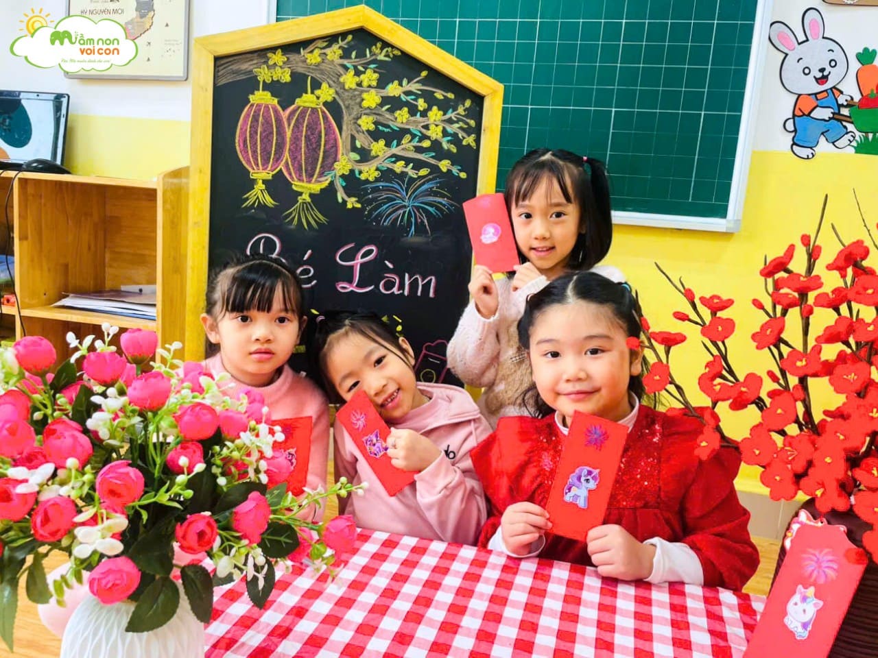 HOẠT ĐỘNG “BÉ LÀM LÌ XÌ” – GỬI GẮM LỘC XUÂN TỪ ĐÔI TAY NHỎ HOẠT ĐỘNG “BÉ LÀM LÌ XÌ” – GỬI GẮM LỘC XUÂN TỪ ĐÔI TAY NHỎ - TRƯỜNG MẦM NON VOI CON