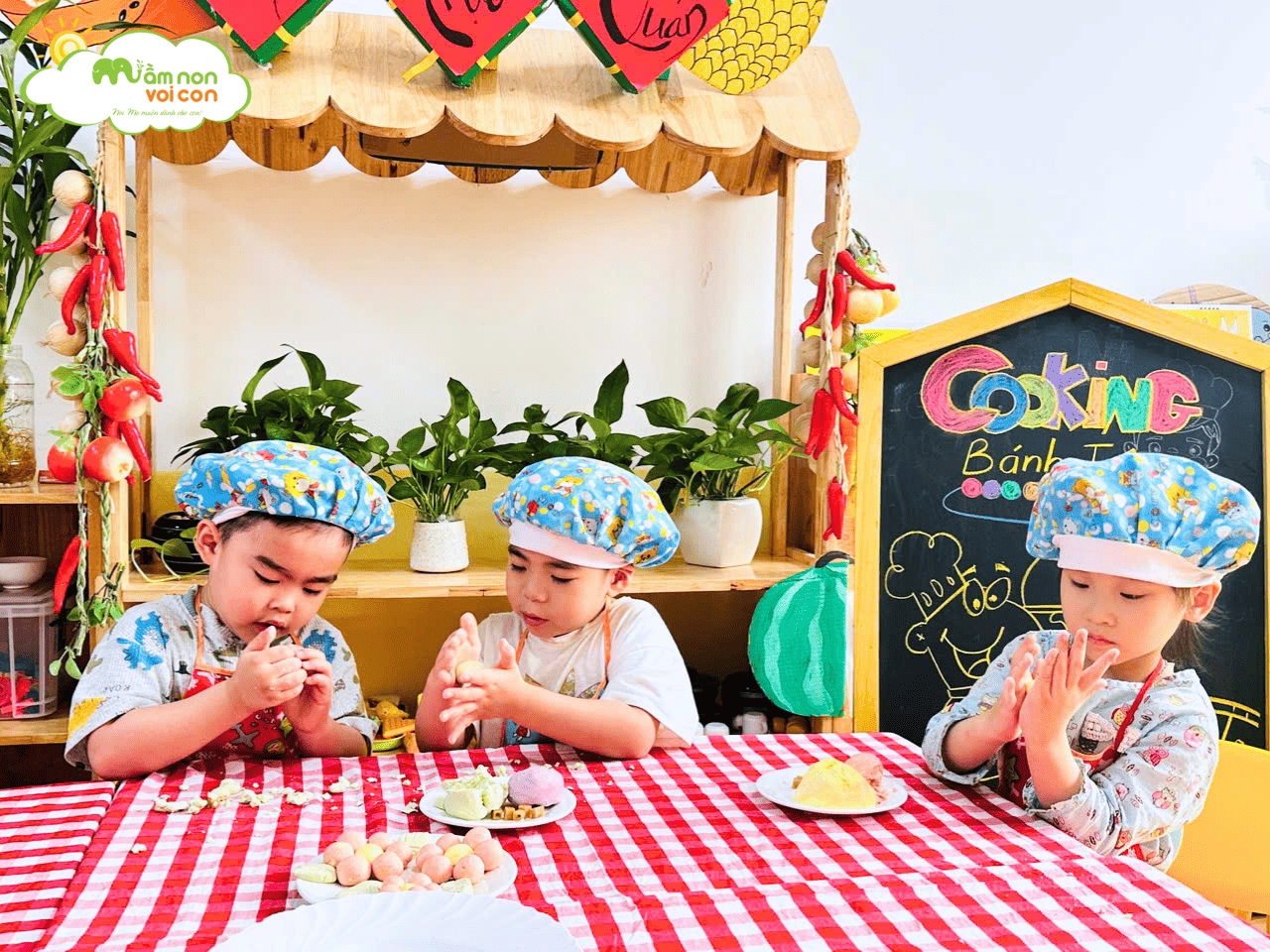 BÉ TẬP LÀM ĐẦU BẾP – NGỌT NGÀO BÁNH TRÔI NƯỚC - TRƯỜNG MẦM NON VOI CON